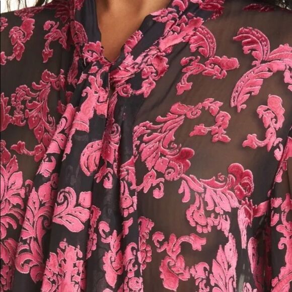 NWT Alice + Olivia Jeannie Bow Silk Burnout Blouse in Show me love wild pink - Picture 3 of 10
